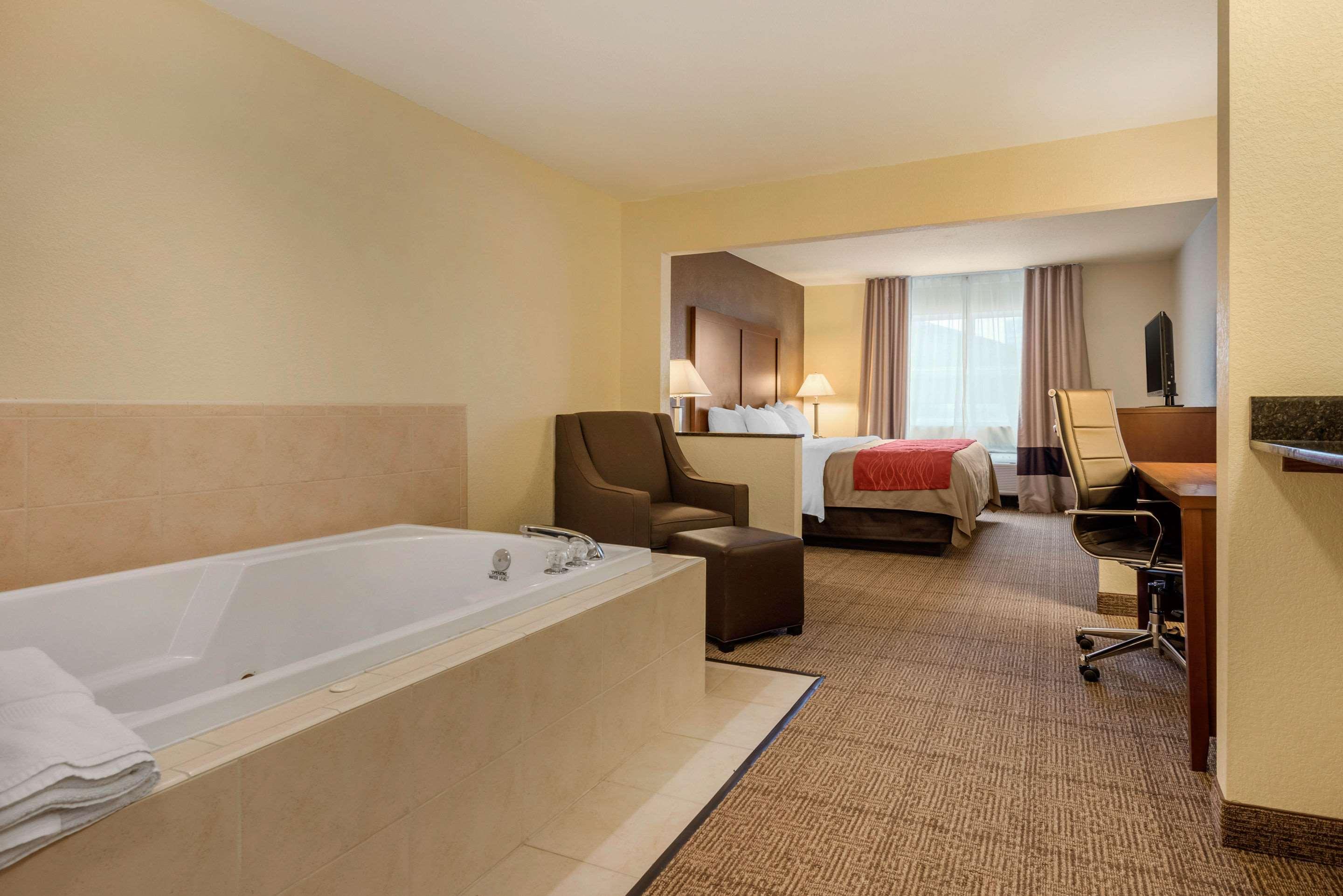 Comfort Inn Warren I-69 Экстерьер фото